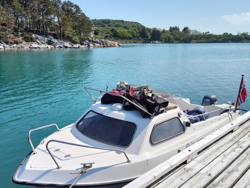 Fiskebåt 15" selvlensende m/henger til leie