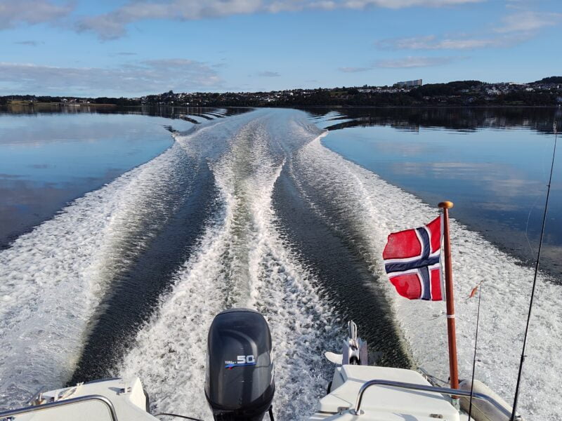 Fiskebåt 15" selvlensende m/henger til leie