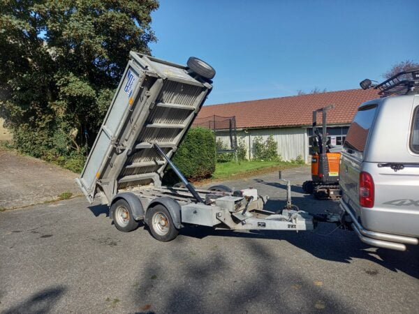 Doozan DX10Z minigraver på Ifor Williams TT2515 tipphenger