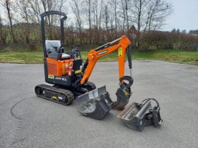 Doozan DX10Z minigraver på Ifor Williams TT2515 tipphenger